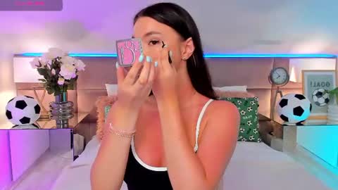 Mia online show from June 19, 2026, 7:17 pm