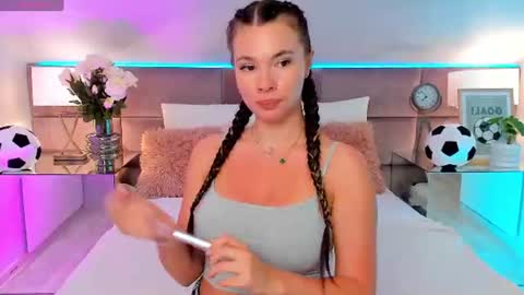 Mia online show from June 23, 2026, 7:01 pm