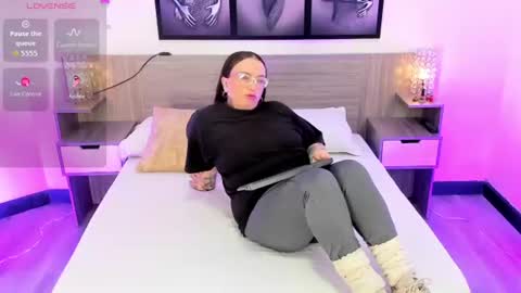 mia red hair molly short hair online show from August 1, 2026, 2:33 am