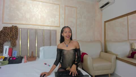 Miaasummer online show from May 4, 2026, 11:39 am