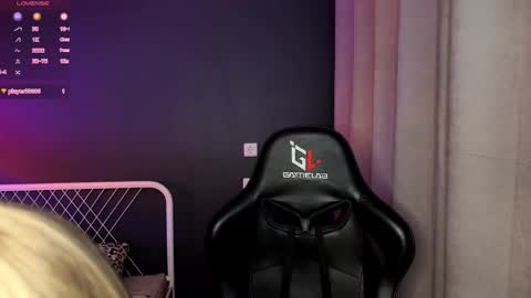 Mia online show from March 25, 2026, 6:36 pm