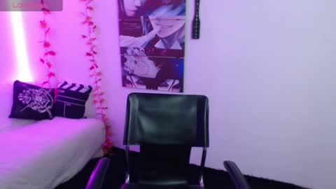 miablack_k online show from December 8, 2024, 7:32 pm