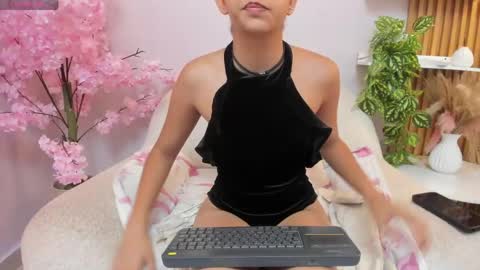 Mia online show from April 28, 2026, 11:37 am