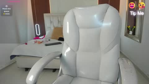 Snapshot of miabrunette23 chatting on June 7, 2026, 6:17 am MIA online show from June 7, 2026, 6:17 am