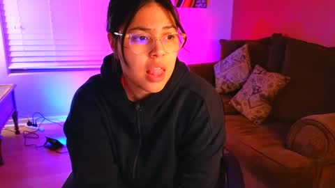 Mia online show from December 2, 2024, 2:20 am