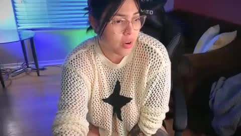 Mia online show from December 15, 2024, 5:02 am