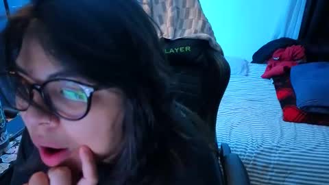 Mia online show from May 10, 2026, 2:39 am