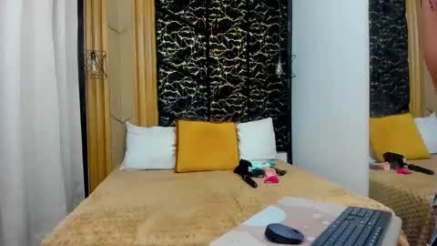 MiaCours online show from February 19, 2026, 7:32 pm