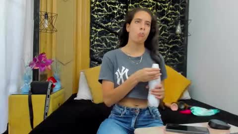 MiaCours online show from March 16, 2026, 7:07 pm