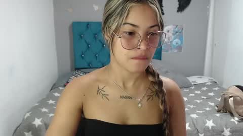 miacumgirl online show from May 5, 2026, 12:13 pm