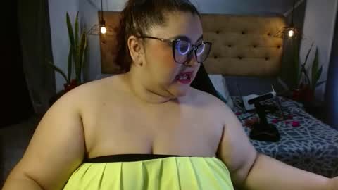 miacurvylovel online show from September 12, 2025, 3:17 am