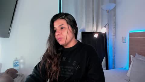 Snapshot of miadanielss chatting on February 17, 2025, 12:27 pm IG Yojanagomez online show from February 17, 2025, 12:27 pm