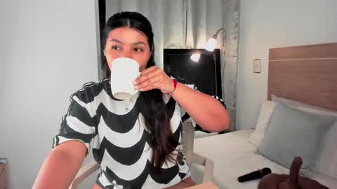 Snapshot of miadanielss chatting on March 7, 2025, 12:37 am IG Yojanagomez online show from March 7, 2025, 12:37 am
