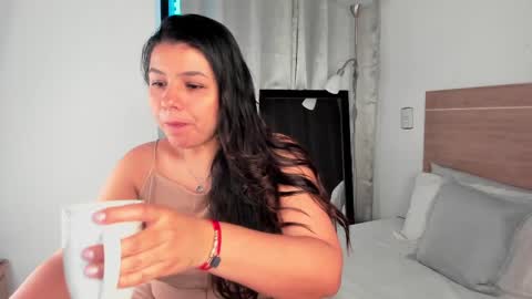 Snapshot of miadanielss chatting on March 9, 2025, 10:52 pm IG Yojanagomez online show from March 9, 2025, 10:52 pm