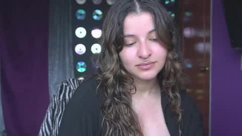 Snapshot of miadimota chatting on April 25, 2026, 5:21 pm Mia online show from April 25, 2026, 5:21 pm