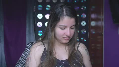 Snapshot of miadimota chatting on May 3, 2026, 3:18 pm Mia online show from May 3, 2026, 3:18 pm