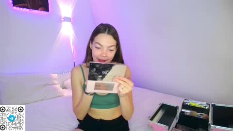 Snapshot of miafiora chatting on May 19, 2026, 1:11 am Mia online show from May 19, 2026, 1:11 am