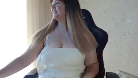 MiaFoxisJa online show from May 17, 2026, 3:48 am