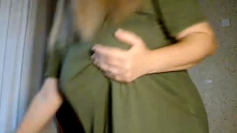 MiaFoxisJa online show from May 22, 2026, 2:33 pm