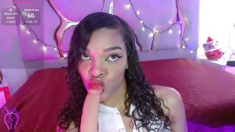 Mia online show from December 19, 2025, 7:43 pm