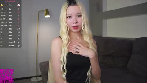 Snapshot of miagloww chatting on September 24, 2025, 6:39 am Mia online show from September 24, 2025, 6:39 am