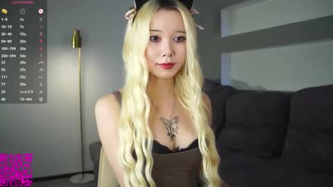 Snapshot of miagloww chatting on September 28, 2025, 7:14 am Mia online show from September 28, 2025, 7:14 am