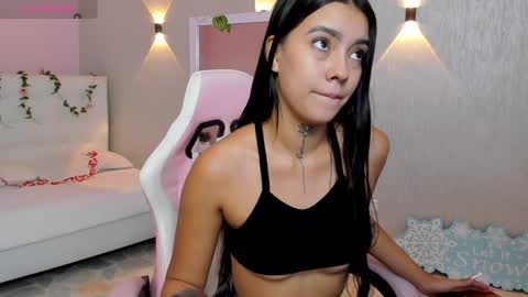 Mia Gomez online show from January 8, 2025, 1:41 pm