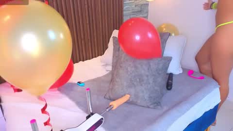 Snapshot of miagomezx chatting on February 15, 2026, 2:58 pm miagomezx online show from February 15, 2026, 2:58 pm