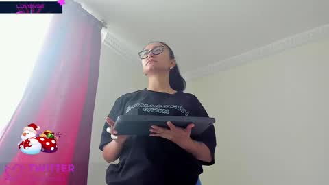 Snapshot of miagonzal chatting on December 12, 2024, 5:48 pm Mia  online show from December 12, 2024, 5:48 pm