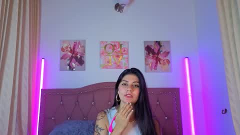 mia antonella online show from September 12, 2025, 3:39 am