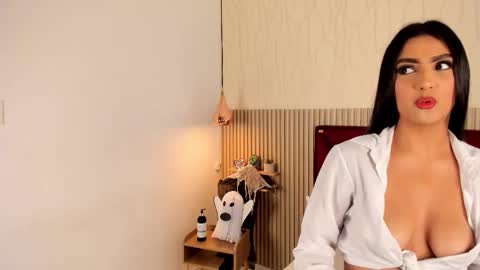 Snapshot of miah_bella chatting on October 27, 2025, 7:40 pm Miah and Bella online show from October 27, 2025, 7:40 pm