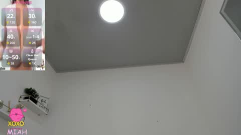 Miah Collins online show from December 1, 2025, 11:37 am