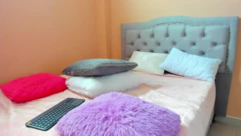 Miah  online show from February 9, 2025, 7:19 pm