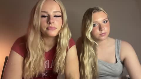 Snapshot of miaharperxox chatting on December 19, 2024, 4:02 am Mia Harper online show from December 19, 2024, 4:02 am