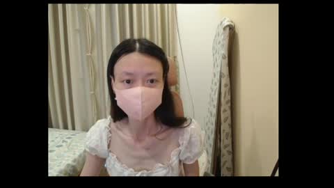 miahchan68 online show from May 10, 2026, 9:58 am