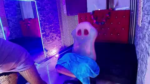 MIA VELEZ online show from November 17, 2025, 3:01 am