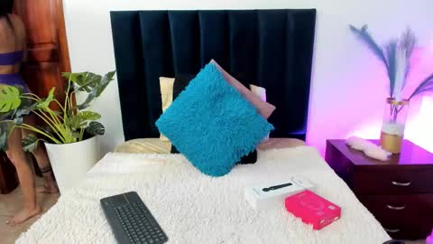 Snapshot of miahertz chatting on October 12, 2025, 5:01 pm miahertz online show from October 12, 2025, 5:01 pm