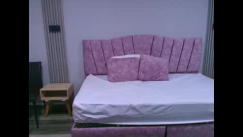 MIA HOTMEZ online show from September 24, 2025, 11:46 am