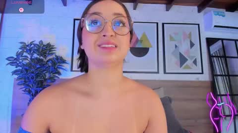 Mia  online show from January 19, 2026, 3:32 am