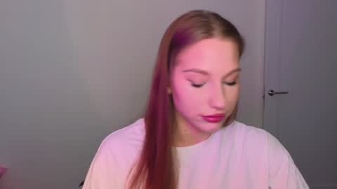 milanaaaa online show from February 7, 2025, 8:42 pm