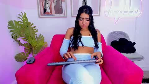 Mia Khalifa online show from November 6, 2025, 3:51 am