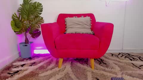 Mia Khalifa online show from February 6, 2026, 3:44 am