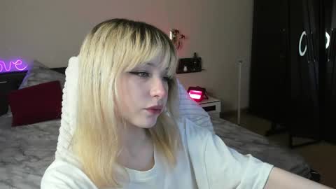 miakimiko online show from May 9, 2026, 1:55 am