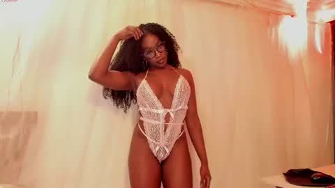 Mia online show from June 19, 2026, 12:26 am