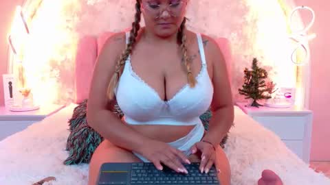 Snapshot of mialaurents chatting on December 14, 2025, 4:07 am Mia online show from December 14, 2025, 4:07 am