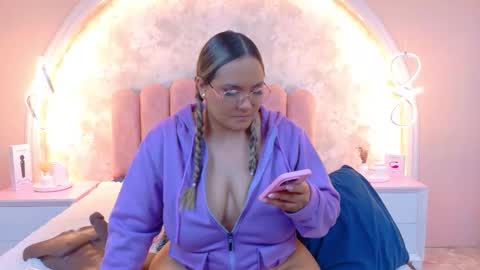 Mia online show from January 14, 2026, 5:02 am