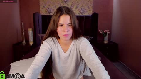 Mia online show from December 10, 2024, 9:01 am