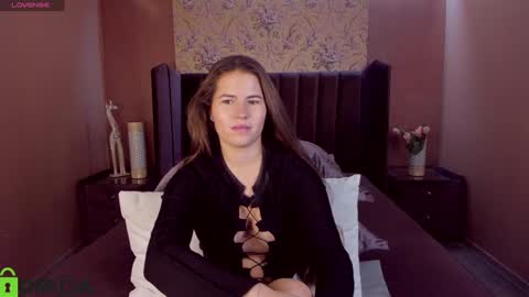 Mia online show from December 15, 2024, 5:34 am