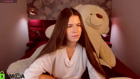Mia online show from January 5, 2025, 8:43 am