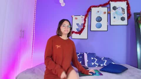 Snapshot of mialuxx chatting on December 22, 2024, 10:04 pm Mia online show from December 22, 2024, 10:04 pm